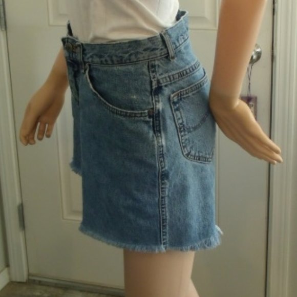 9 Petite Distressed Lee Cutoff Jean Shorts - Picture 5 of 6